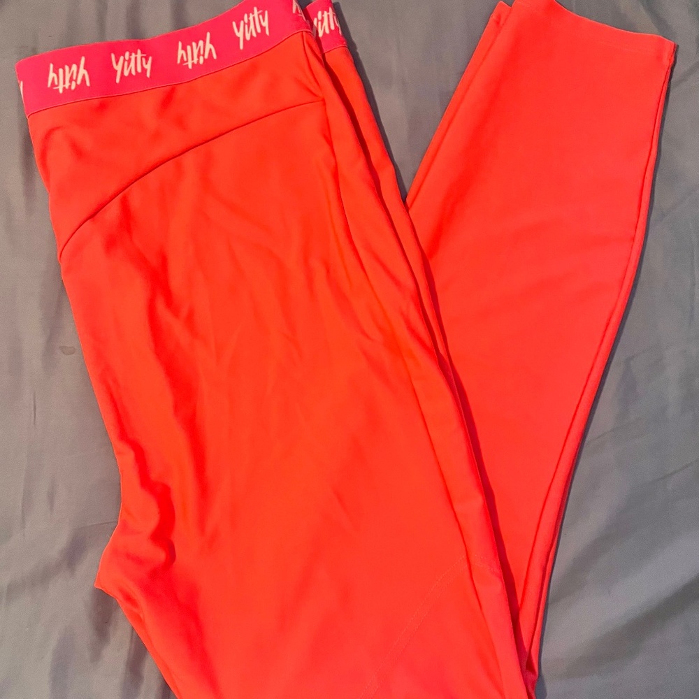 YITTY Major Label Leggings